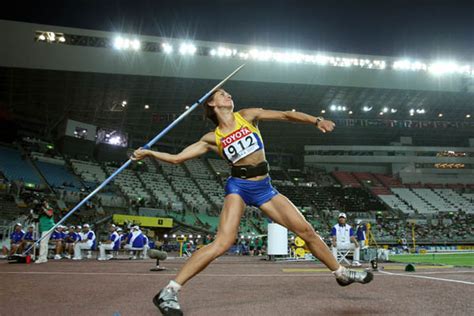 Get all the infromation about javelin throw history, rules, measurements , techniques and world records in olympics. Learn Languages Via Skype: Maio 2012