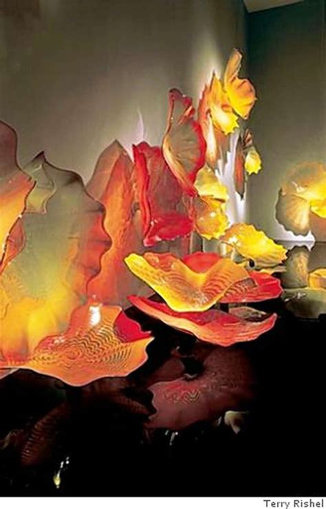 Unfavorable Chihuly Review Sparks Emotions