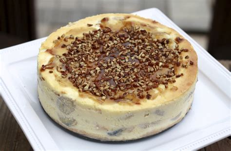 In a bowl, combine the milk and pudding mix and blend well using a handheld electric mixer. Southern Banana Pudding Cheesecake