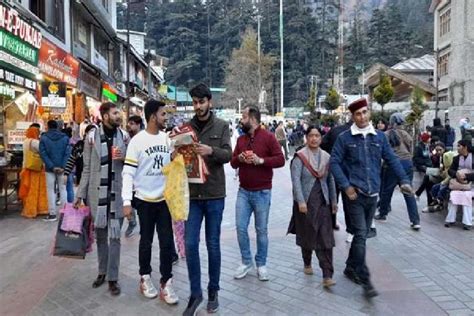 Shimla Tourists Shimla Hotels Witness Lowest Tourists Occupancy In Last 40 Years Dgtl