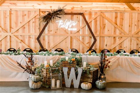 Boho Fall Wedding in Barn, head table | Fall wedding tables, Head table