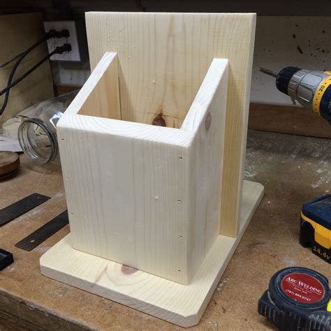 Platform bird feeder from howtospecialist. DIY Platform Bird Feeder Plans: How to Build a Rustic ...