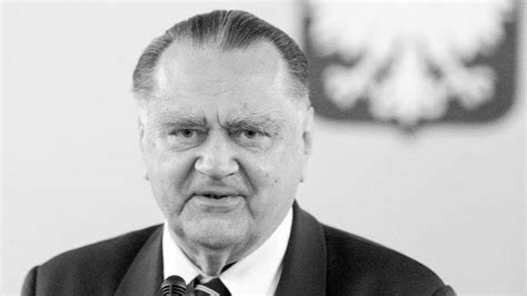Kancelaria adwokacka (15 m), exact: Nie żyje były premier Jan Olszewski - Gazeta Petersburska