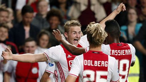 Nomor punggung selalu menjadi salah satu daya tarik dalam dunia sepak bola, ikonik. Nouri en De Ligt zetten Ajax-traditie voort | NOS