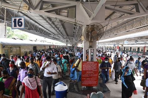 rail passengers irked for digital payment for e tickets एक्सप्रेस और सुपरफास्ट ट्रेनों का