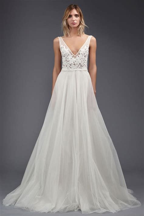 It adds volume, texture and versatility to your ordinary hairstyle! What Are the Best Wedding Dresses for Petite Brides | The ...