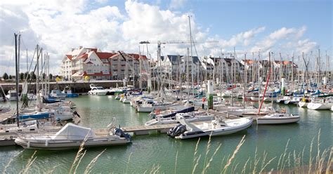 Der hafen nieuwpoort ist ein sehr kleiner hafen in belgium. Man (74) onderkoeld uit water van haven Nieuwpoort gered ...