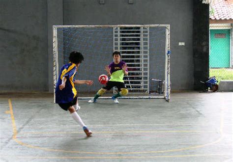 Lakukan tips ini untuk para kiper yang bosen kebobolan!!! Penjaga Gawang : Mengapa Tangkapan Masih Suka Lepas ...