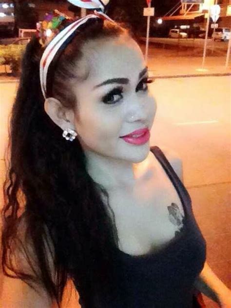 Check spelling or type a new query. Gambar Kembar Seiras Emma Maembong ? - BocorLagi