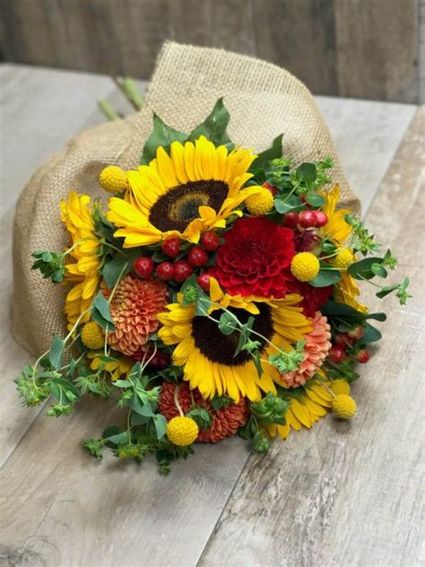 Order flowers online for loved ones. Christmas Eve | Beautiful bouquet of flowers, Same day ...