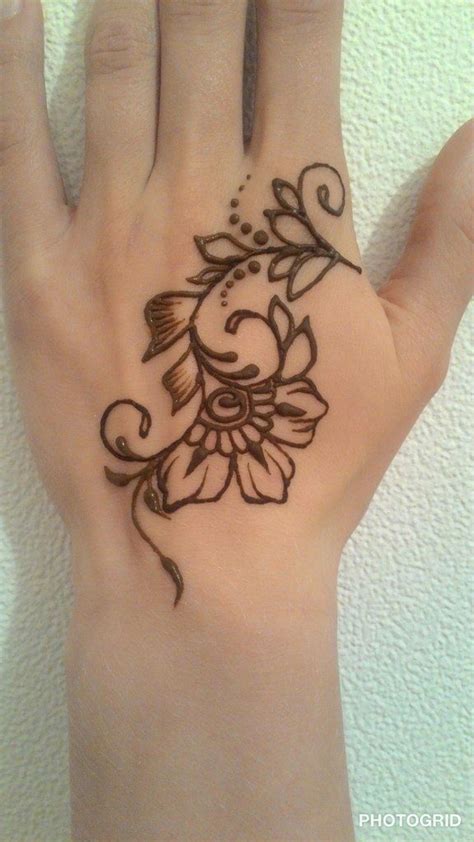 Simple henna design | Henna tattoo designs simple, Simple henna tattoo, Henna tattoo designs