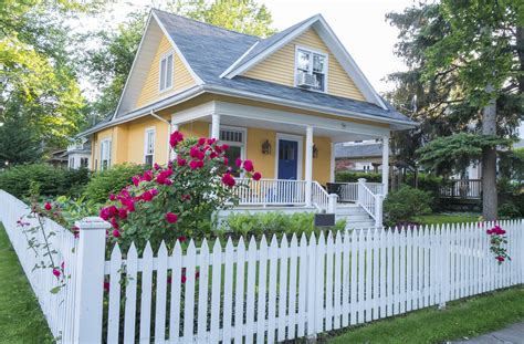 What Are The Different Types Of Picket Fencing