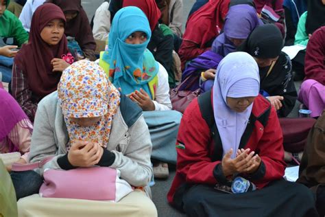 Twitter ukhti syahwat muslimah viral / cerita insp. SUKSES BERSAMA: AKSI SOLIDARITAS PELAJAR DAN MAHASISWA ...