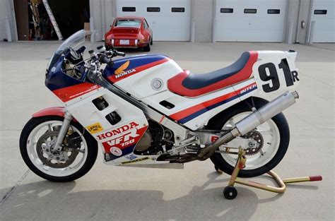 Honda and the vfr won three ama superbike titles with fred merkel. HRC Showcase: 1986 Honda Interceptor VFR750F AMA Superbike ...