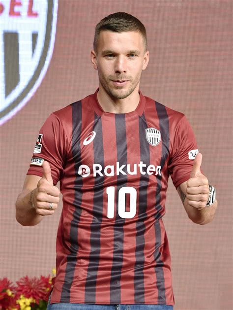 Lukas Podolski Zadebiutował W Nowym Zespole Piłkarz Zdobył Dwie Bramki