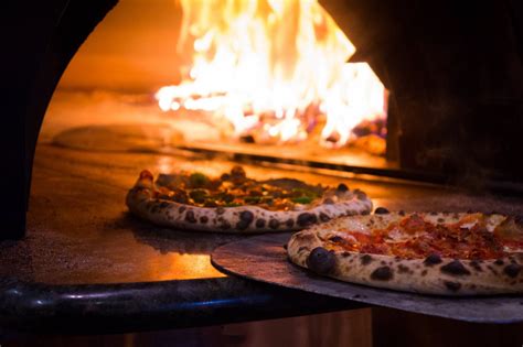 Craig & michelle started sauced wood fired pizza in august of 2012 as a mobile wood fired oven. Vero Wood Fired Pizza - San Antonio Food Trucks - Roaming ...
