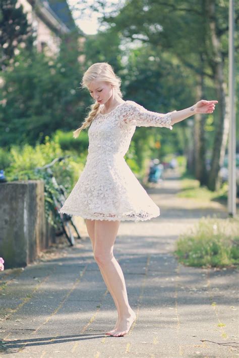 清楚な人 Dress Skirt Lace Skirt Barefoot Girls White Lilies Personal
