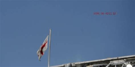 Man utd's fred racially abused online. Un banderole aérienne pour virer l'entraîneur de Man U