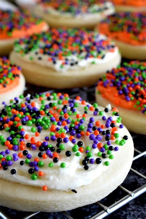 Chill until ready to use. Copycat Lofthouse Halloween Sugar Cookies - Lord Byron's Kitchen | Cookies recipes chocolate ...