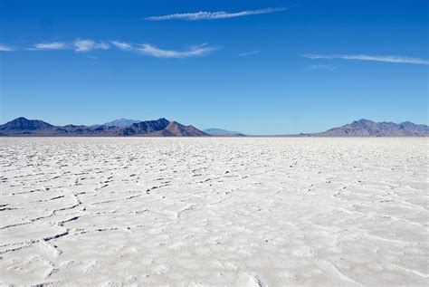 Barren as utah may be, the bonneville salt flats did not. Earth-Roamers : Utah - Bonneville Salt Flats to Arches