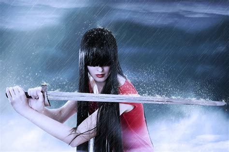 欧美霸气雨中持剑高清美女图片 素材中国16素材网