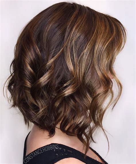 Wavy Brown Bob With Honey Highlights | Brown hair with highlights