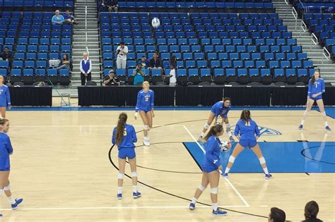 Ucla Womens Volleyball Faces A Familiar Foe In The Ncaa Second Round