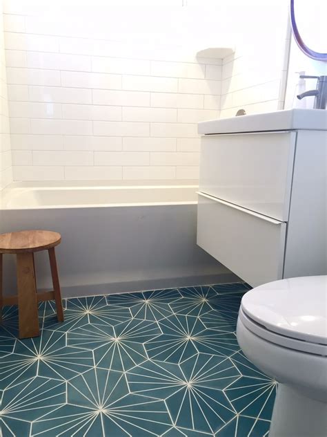 They are in harmony with the patterned tile floor. Dandelion - pigeon blue/pure white | MarrakechDesign