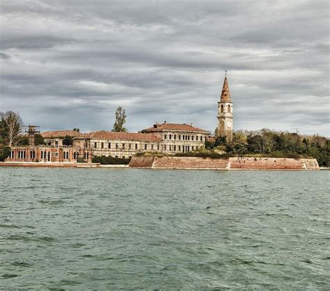 Tempat ini memang terlihat seperti sebuah tempat ini adalah rumah asli dari whaley, rumah ini dikenal paling berhantu di amerika serikat. 5 Pulau Berhantu di Dunia untuk Merayakan Halloween