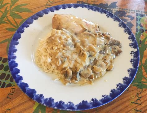 Recette de Escalopes de poulet crème champignons moutarde