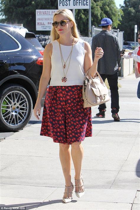 Reese Witherspoon Dons Pretty Floral Skirt And Sleeveless Blouse Reese Witherspoon Style