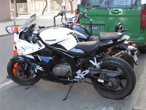 The hyosung gt250 is part of hyosung's gt series. File:Hyosung GT250R.jpg - Wikimedia Commons