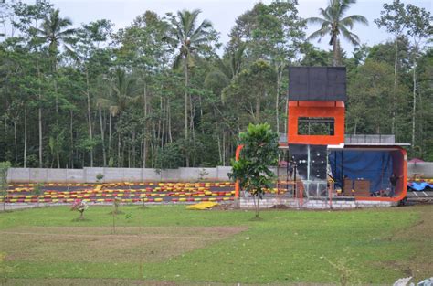 Objek wisata bendungan selorejo berlokasi di desa selorejo kecamatan ngantang, berjarak sekitar ± 48. Harga Tiket dan Jam Buka Ngantang Park Malang, Persembahan ...