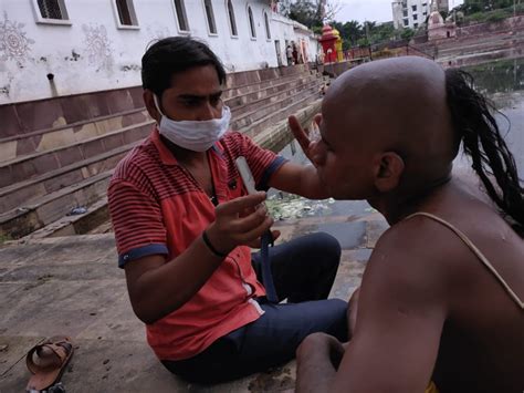 'रिंग ऑफ फायर' के गवाह बने बिहार के लोग, देखिए सूर्य ग्रहण की तस्वीरें. शुद्धिकरण: सूर्य ग्रहण हुआ समाप्त अब मंदिर के पुजारी ने ...