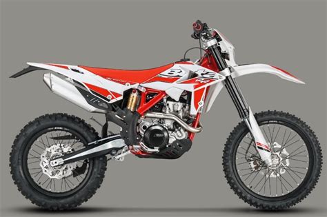 Ajp • aprilia • benelli • beta • bmw • bsa • buell • bultaco • cf moto • derbi • ducati • royal enfield. Beta RR Enduro 480 4T Prezzo, Scheda tecnica e Foto - Dueruote