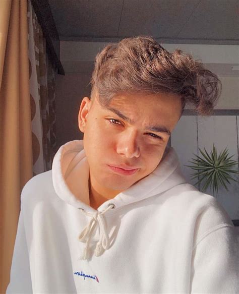 Intervista a luciano spinelli, uno dei creator più amati dal mondo di tiktok grazie ai suoi video divertenti. Pin oleh Zcz45 di Luciano Spinelli