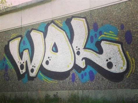 Graffiti alphabet graffiti letter e on canvas with spray paint. Graffitti, street art, names, letters, alphabet, paint ...