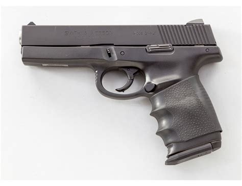 Smith And Wesson Model Sw40f Semi Automatic Pistol