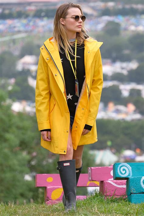 Fashionable Raincoats How To Find A Style Rain Jacket Who Magazine