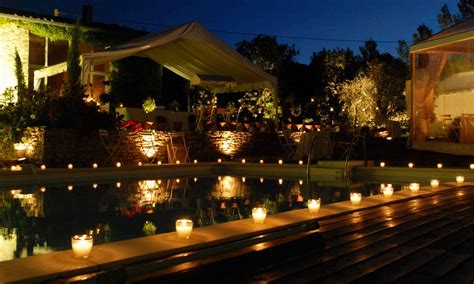 How Beautiful Does This Look Candles All Around The Poolgorgeous