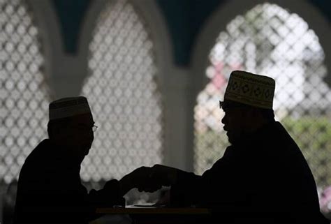 Selepas solat 5 waktu dan sebelum berpuasa di bulan ramadhan. Normal baharu: Bayaran zakat semasa PKP? Ini perkara yang ...
