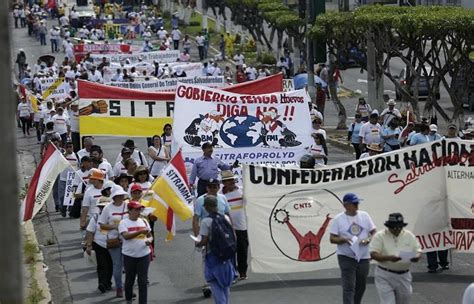 Si trabajas, te deben pagar más por ese día. ¿Por qué se celebra el día del trabajo?