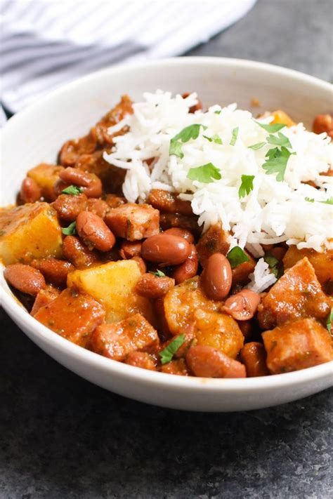 There was a flavor, almost but not quite a sauce, that i still dream about. Puerto Rican Rice and Beans (Habichuelas Guisadas) - TipBuzz