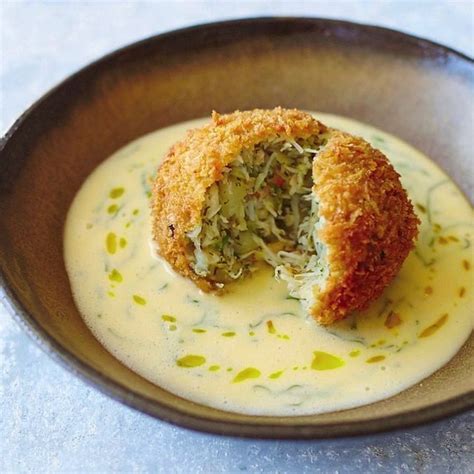 Crunchy Crab Cakes With Lemon Butter Sauce Recipe Chef S Pencil