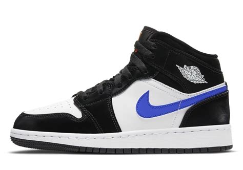 The Air Jordan 1 Mid Emerges With Astronomy Blue Swooshes Laptrinhx