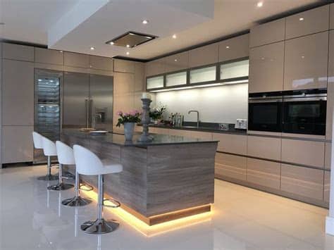 From smart storage ideas to design inspiration, and everything in unfortunately, anyone who is living in a rental apartment — you know, complete with a landlord and a security deposit that you'd very much like to get back — can't. 50 Stunning Modern Kitchen Design Ideas (With images ...