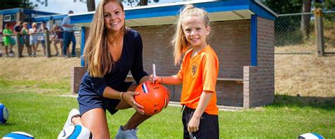 Lieke martens of holland women during the uefa weuro 2017 final match between the netherlands and denmark at the grolsch veste on august 06, 2017 in enschede, the netherlands. Lieke Martens straalt in nieuwe commercial van Calvé
