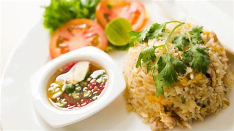 Untuk membuat nasi goreng hanya membutuhkan beberapa bumbu dan kecap. Resep Nasi Goreng Sehat Untuk Vegetarian - Lifestyle Fimela.com