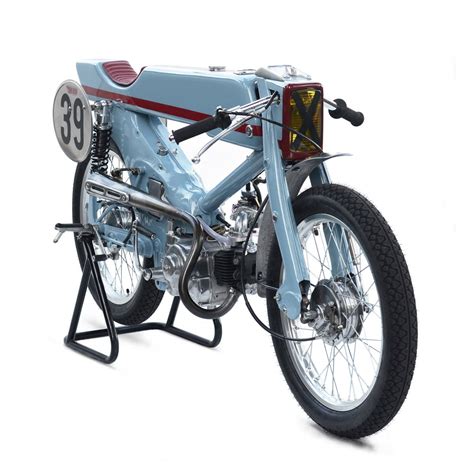 Right here s my honda super cub custom, 90cc log guide, a hundred twenty five engine with less than a 1000 miles on it!ohlins suspension, custom seat and so on entire strip down finished. Gallery: Deus Japan build radical custom Honda Super Cub ...