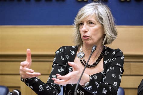 G) scheda per la valutazione dell'esperienza da parte degli studenti. Stefania Giannini: il ministro dell'Istruzione del governo ...